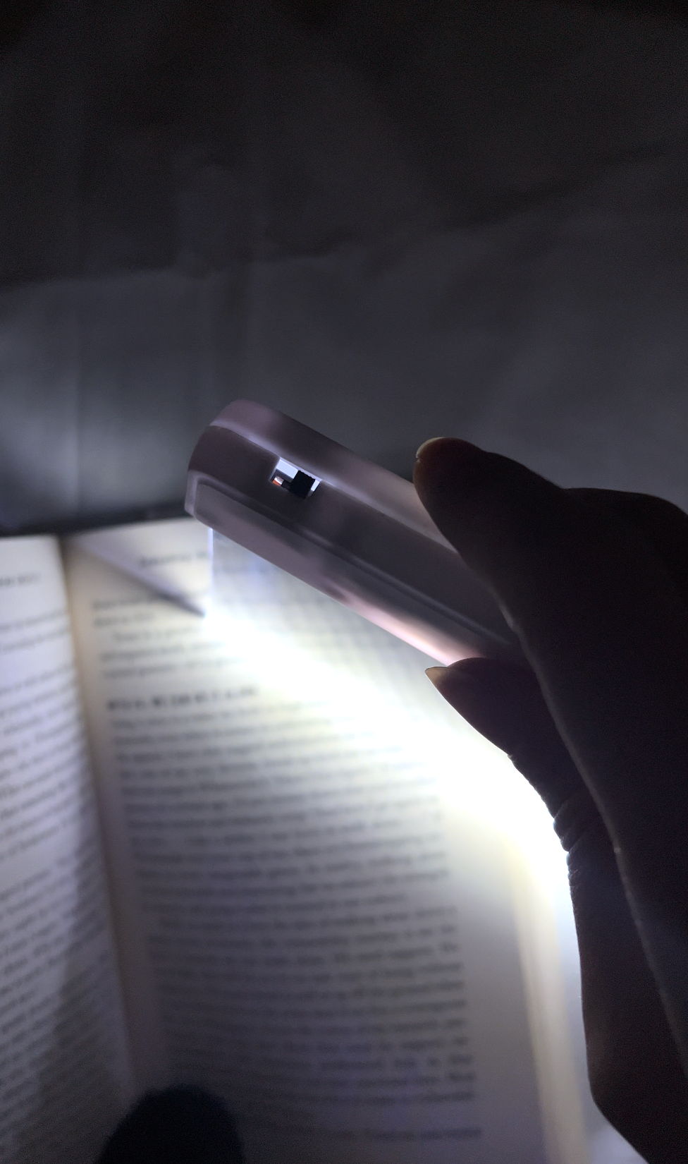 BrightChapter: Illuminate Your Night Reads